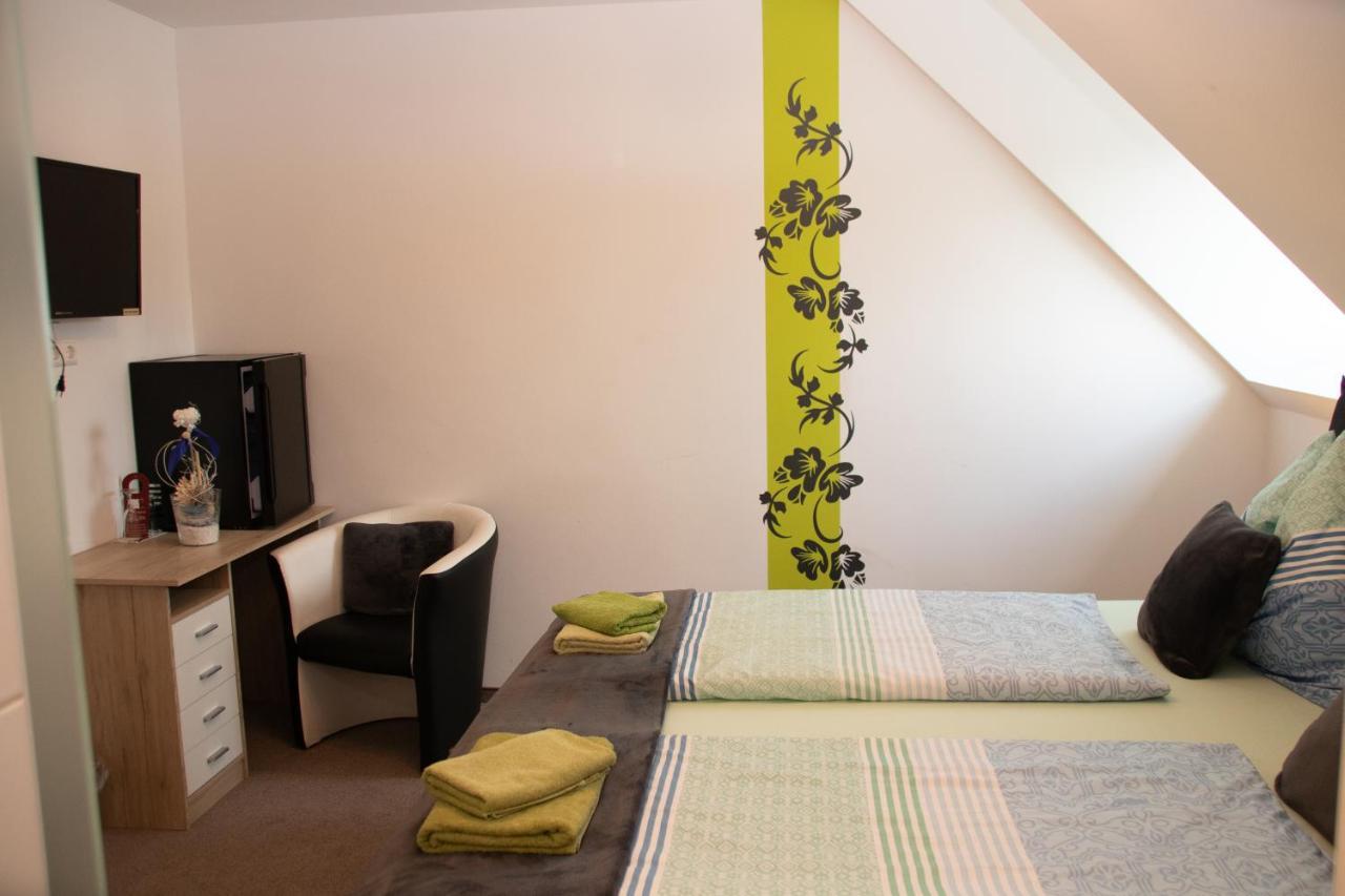 Die Schlafstube - Bed & Breakfast Zeltweg Exterior photo