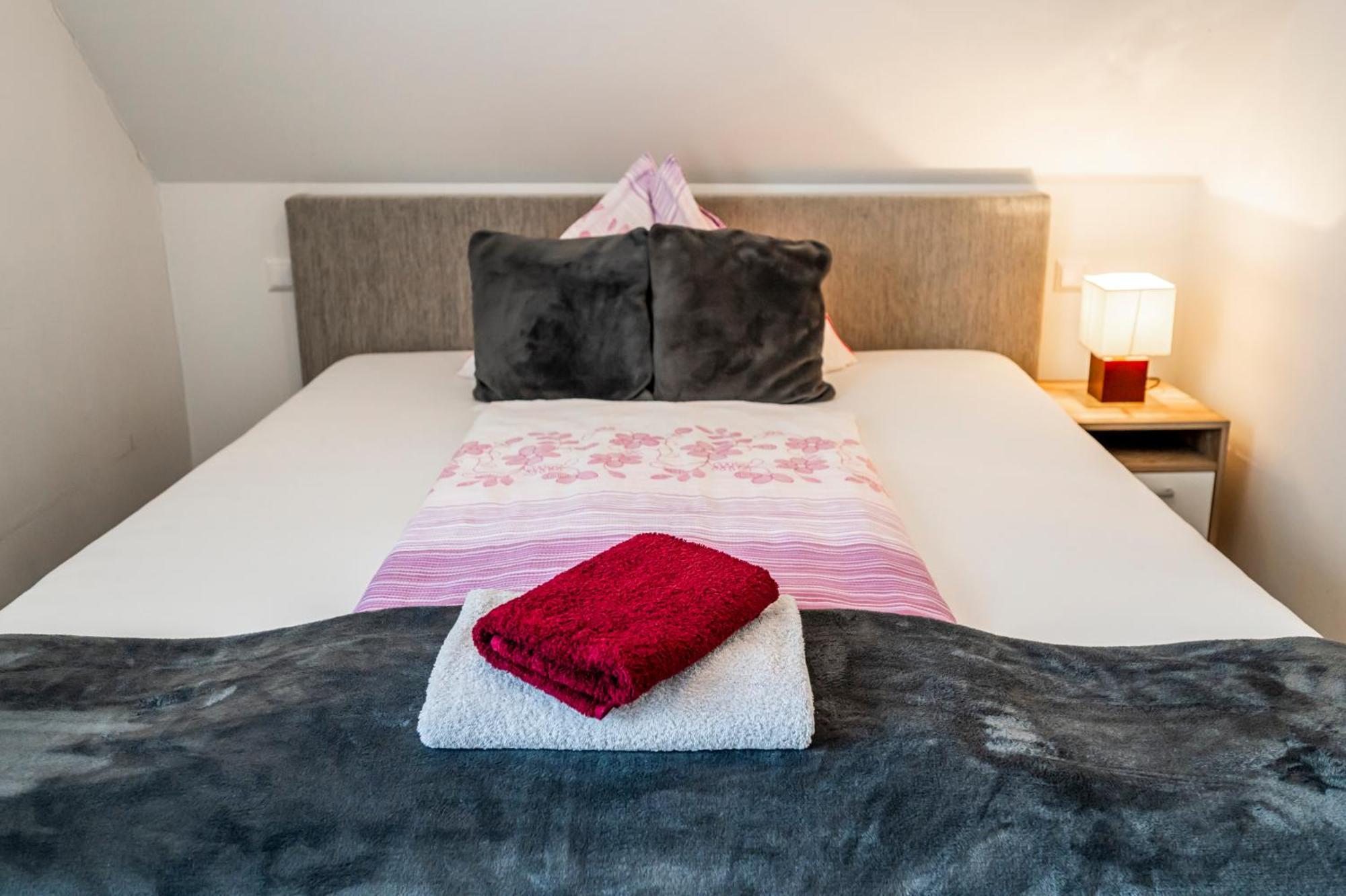 Die Schlafstube - Bed & Breakfast Zeltweg Exterior photo