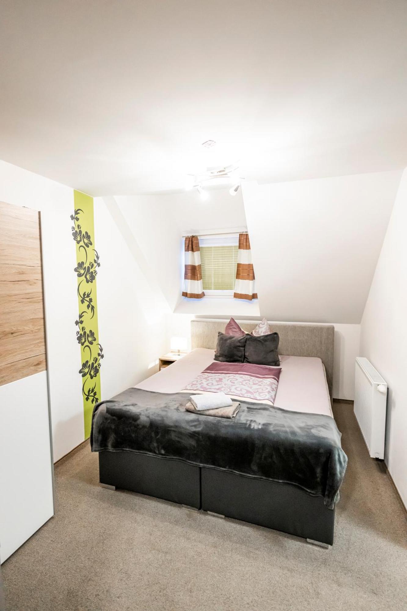 Die Schlafstube - Bed & Breakfast Zeltweg Exterior photo